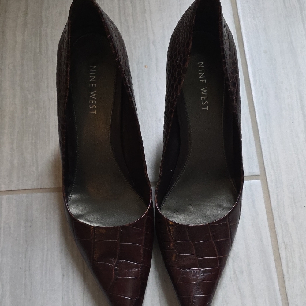 Nine West Dark Brown Croc-Embossed Pointed-Toe Kitten Heels - Picture 3 of 5